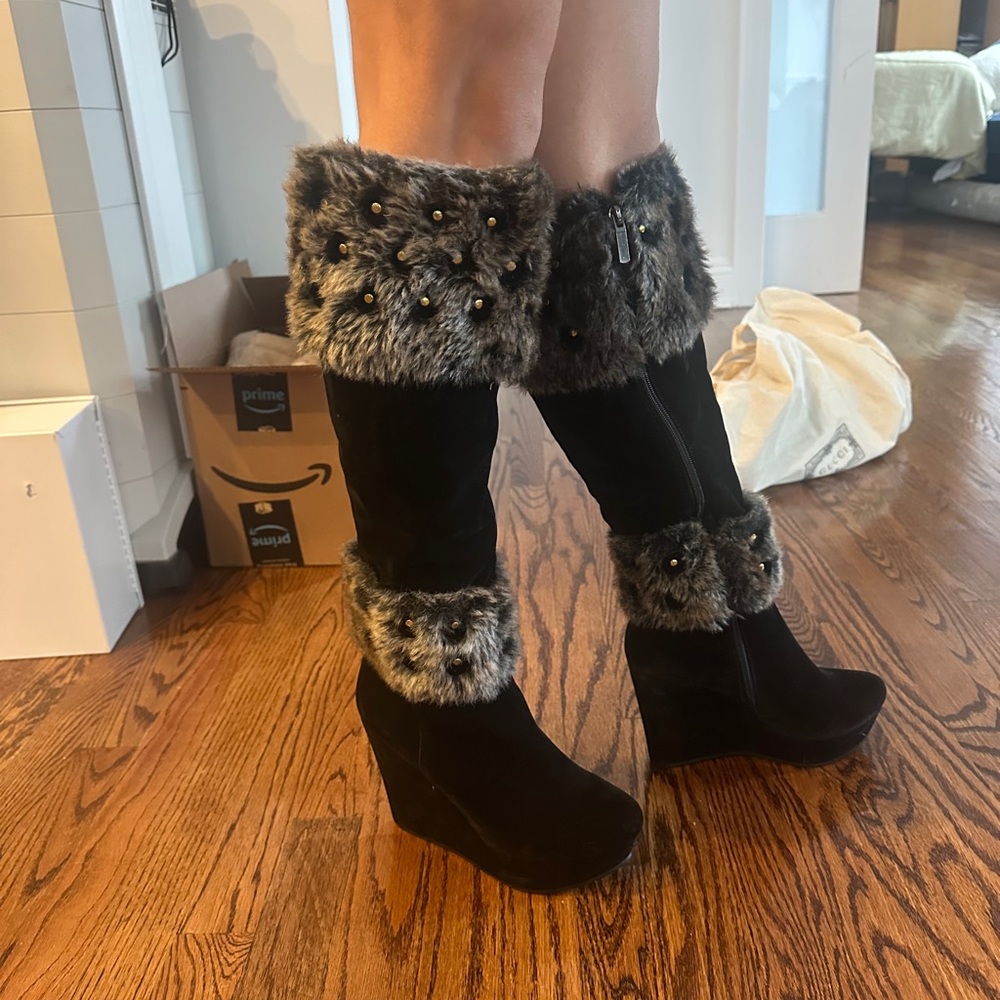 Elegant Black Wedge Boots with Faux Fur Trim